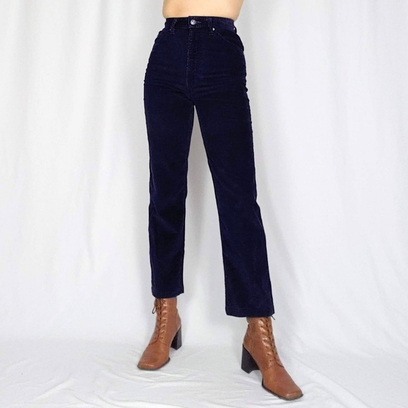 SOLD Vintage Levi’s straight leg corduroy pants - Picture 2 of 7